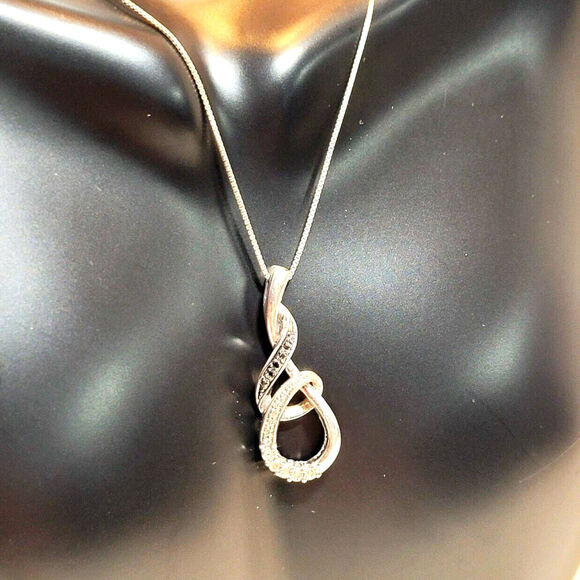 Infinity Swirl 925 Silver Pendant w. Black & White Diamond Chips with 17" chain - Picture 3 of 6